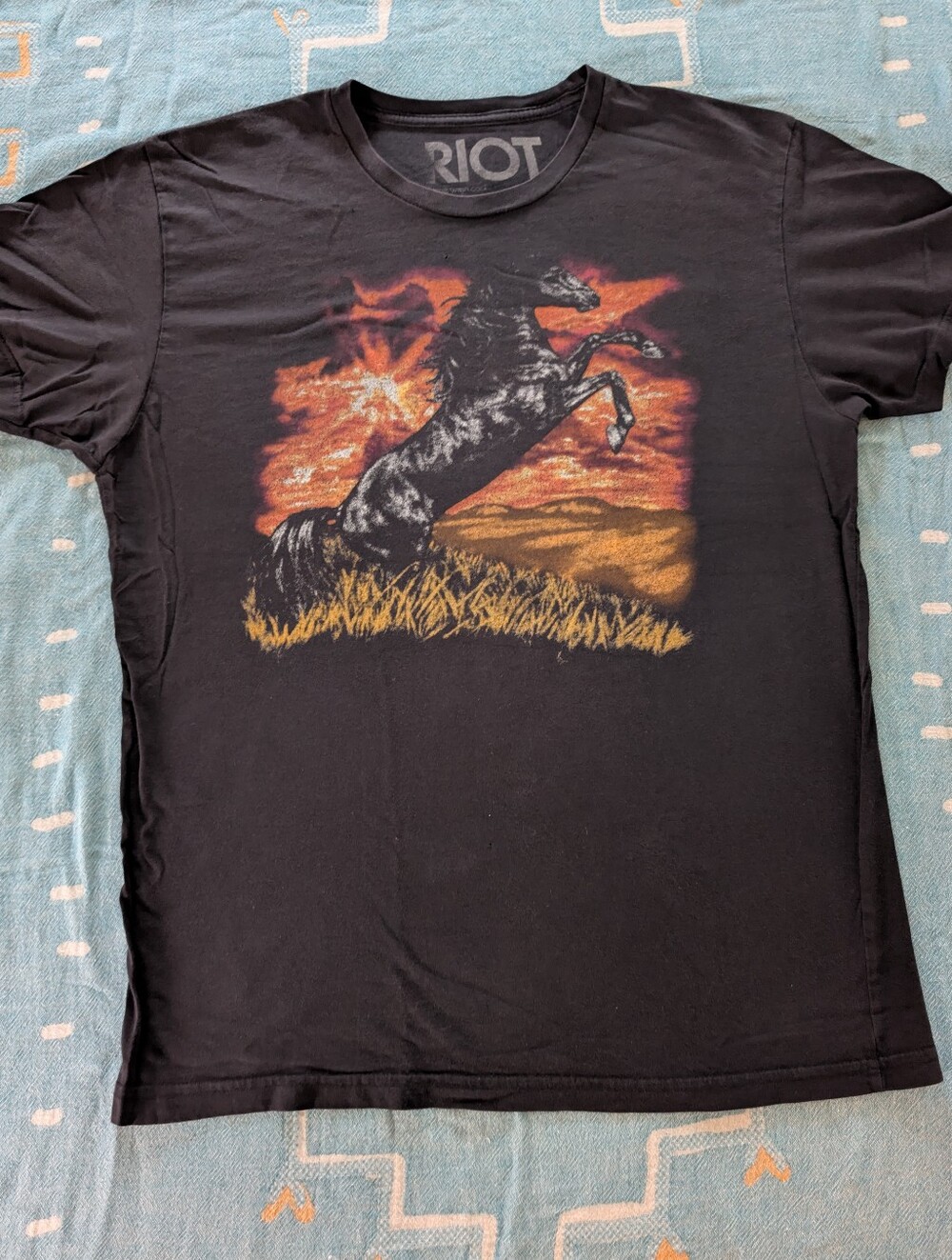 Galloping Horse T-Shirt From It's Always Sunny In Philadelphia Size Mens Medium